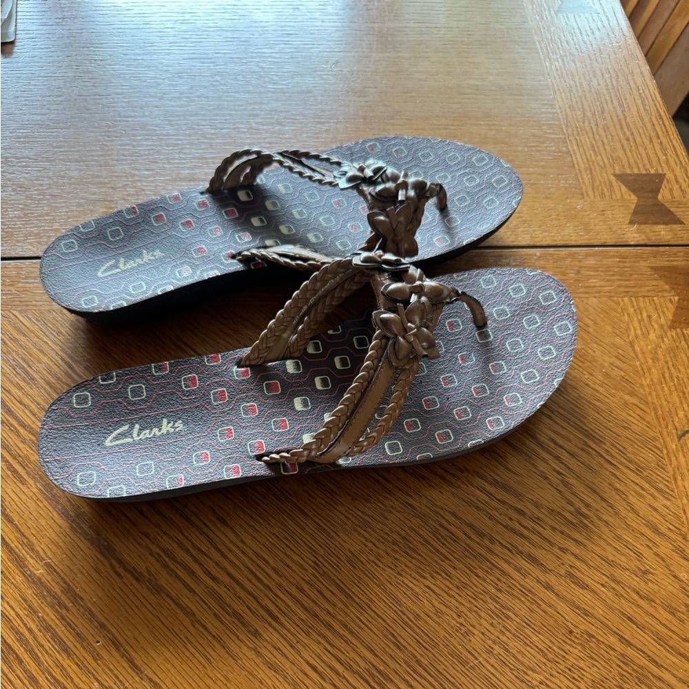 Clarks flip flops, size 8